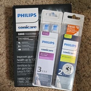 NEW Philips Sonicare 5300 + 8 Brush Heads (DiamondClean + G2)